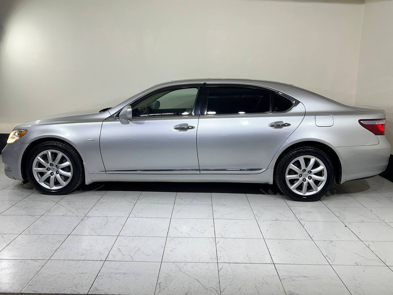 Lexus LS600h