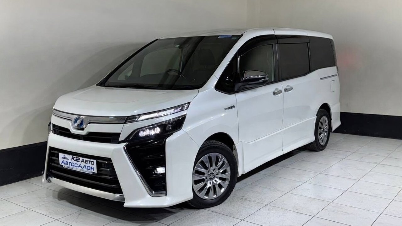 TOYOTA  VOXY HYBRID